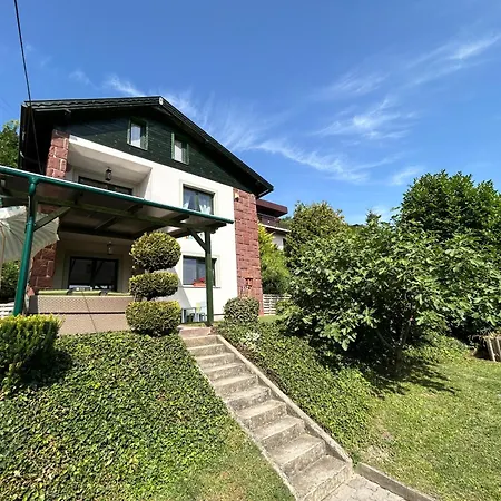 Zöldfüge Villa *